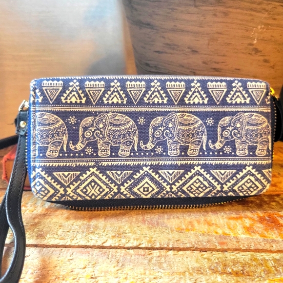 🦚 Elephant Designed Wallet - Picture 1 of 3